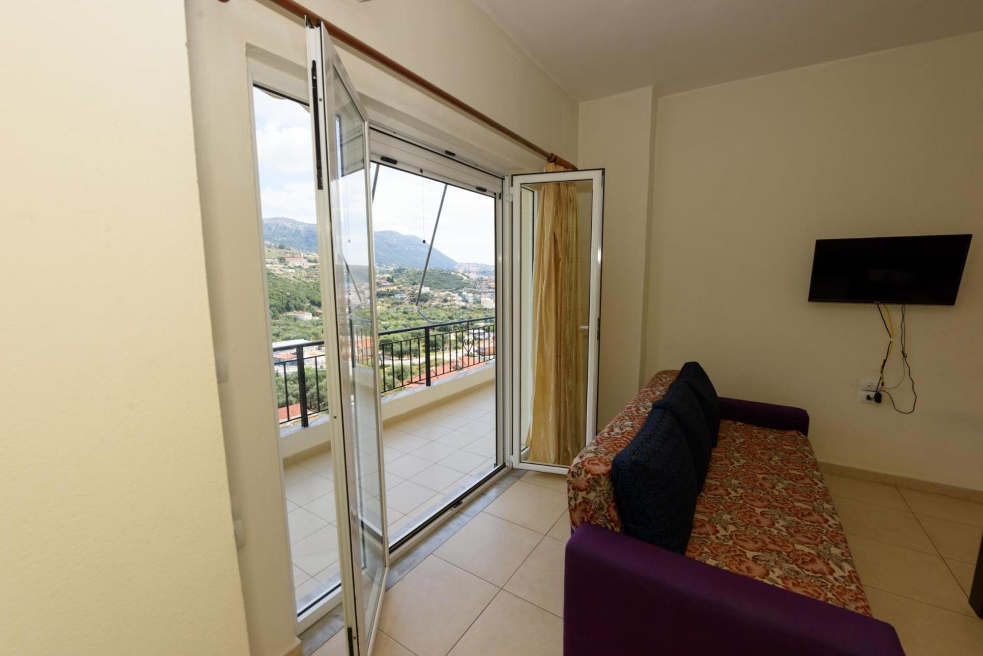 Vasili'S Family Apartments Himare Eksteriør bilde