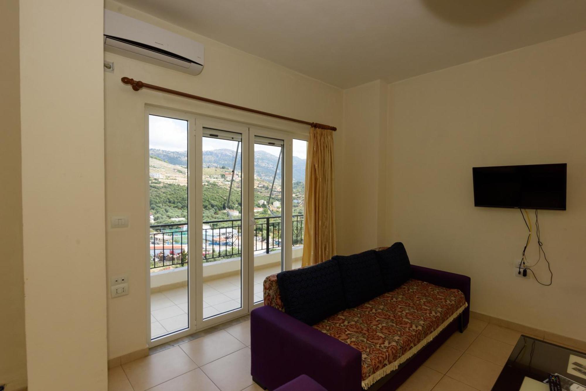 Vasili'S Family Apartments Himare Eksteriør bilde