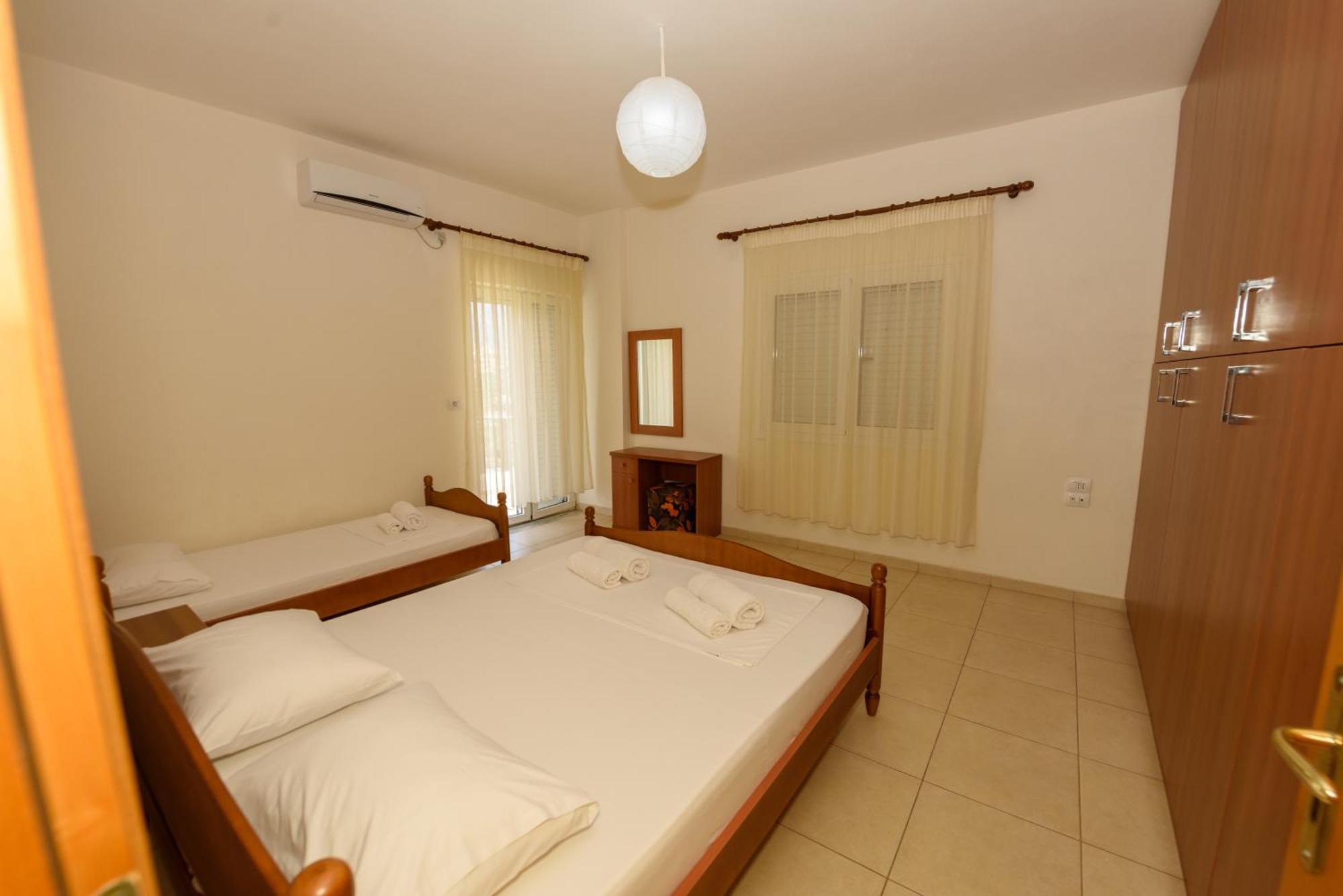 Vasili'S Family Apartments Himare Eksteriør bilde