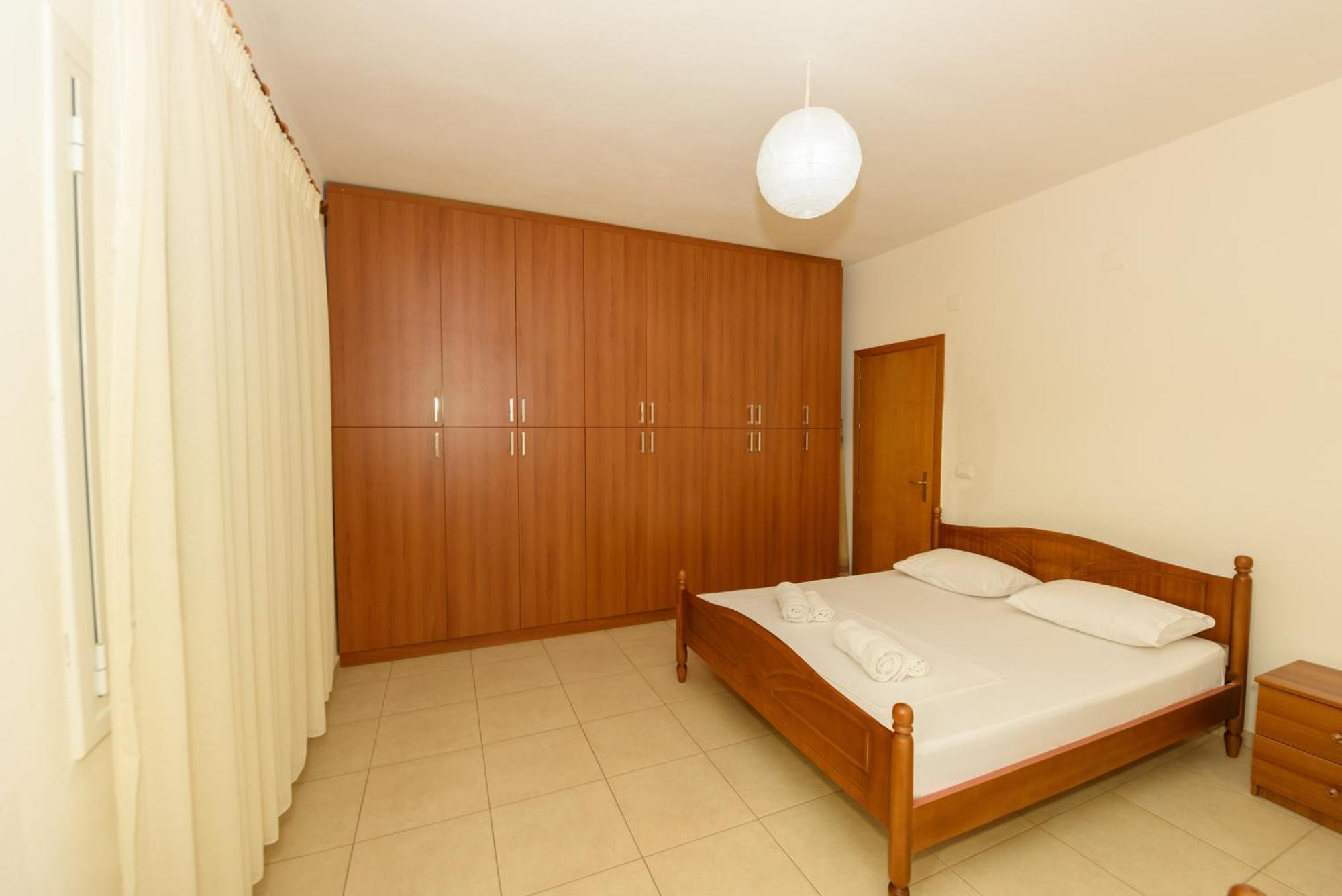Vasili'S Family Apartments Himare Eksteriør bilde