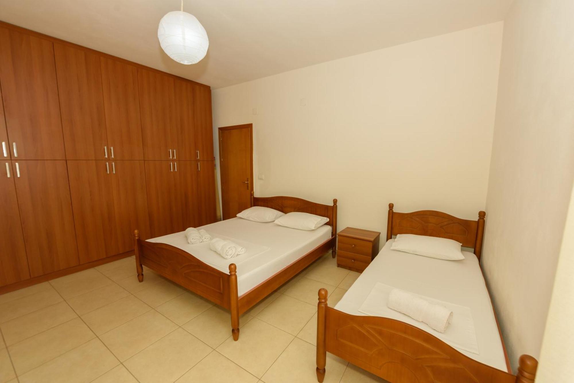 Vasili'S Family Apartments Himare Eksteriør bilde