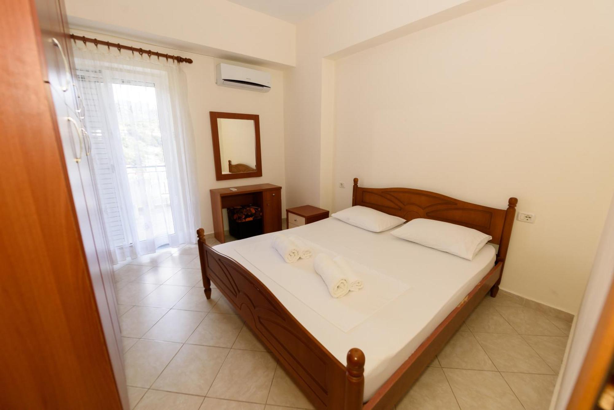 Vasili'S Family Apartments Himare Eksteriør bilde