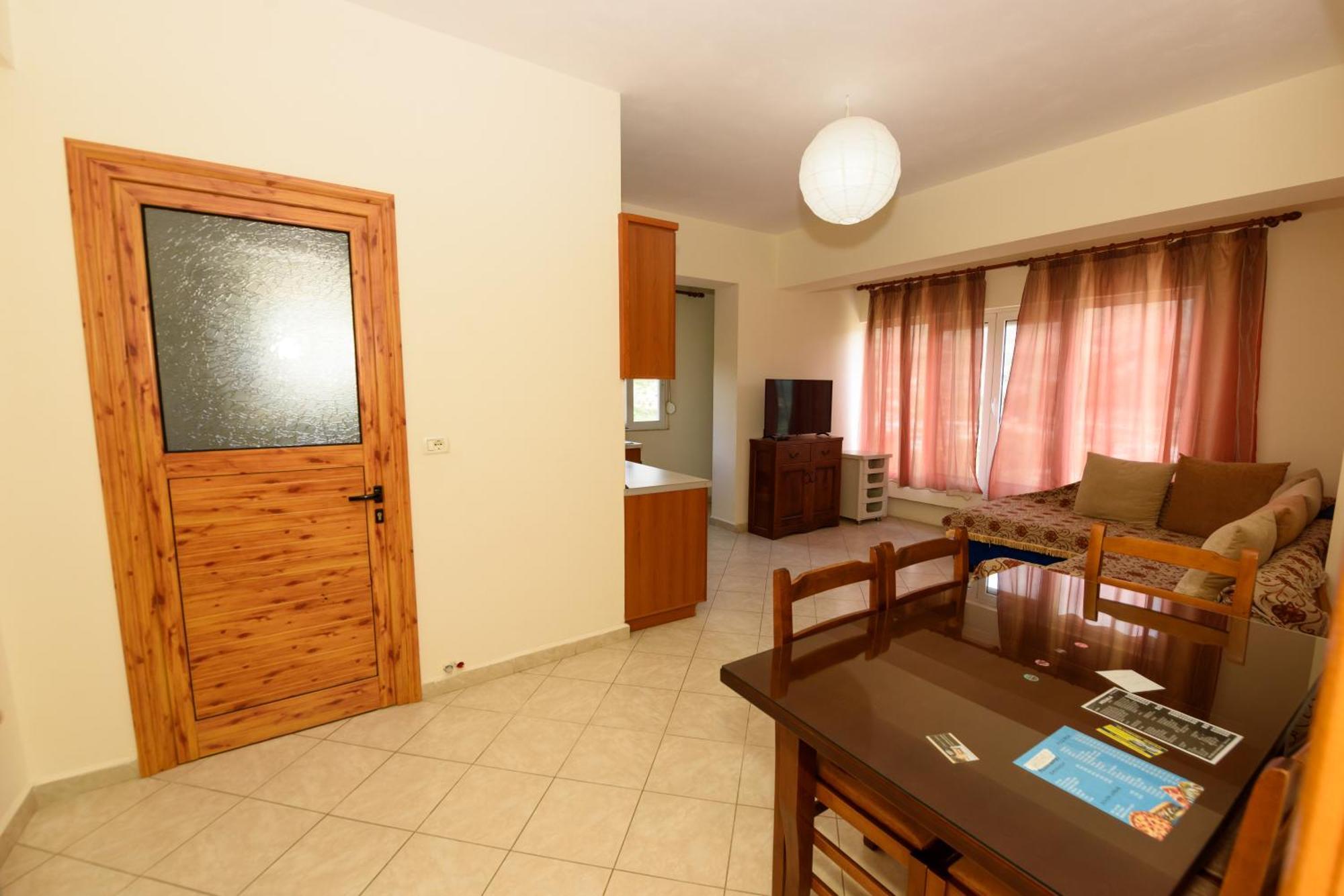 Vasili'S Family Apartments Himare Eksteriør bilde