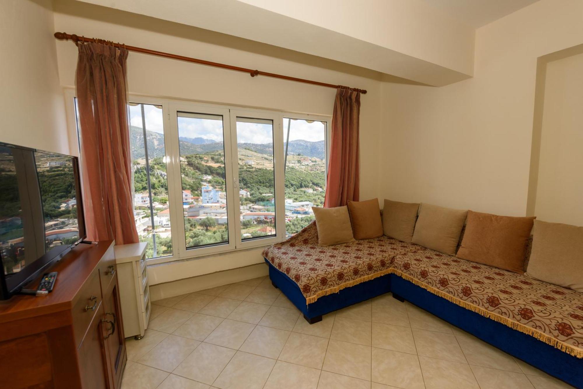 Vasili'S Family Apartments Himare Eksteriør bilde