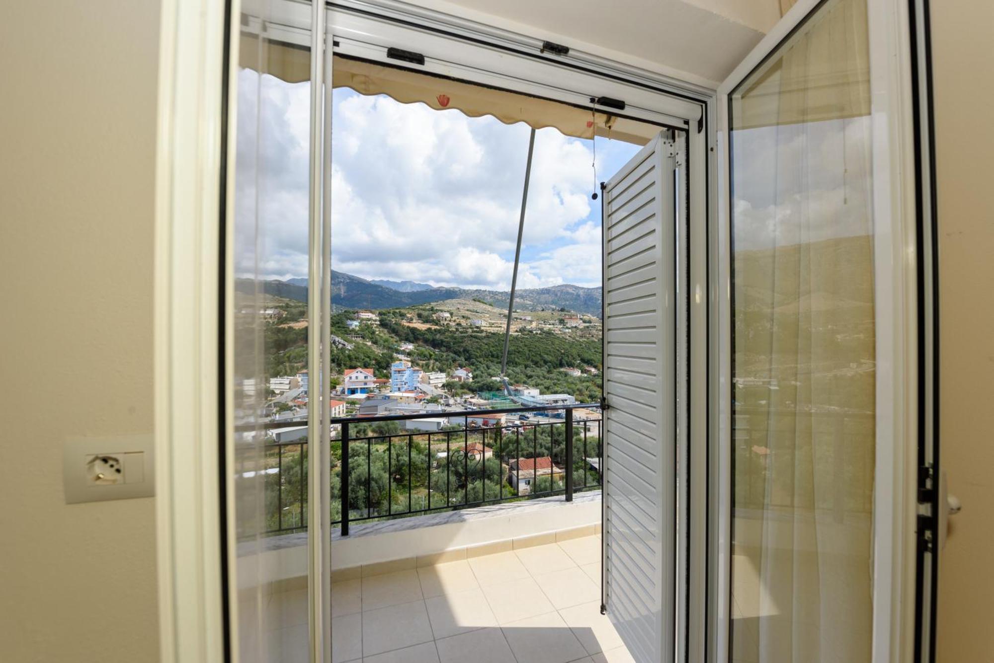 Vasili'S Family Apartments Himare Eksteriør bilde