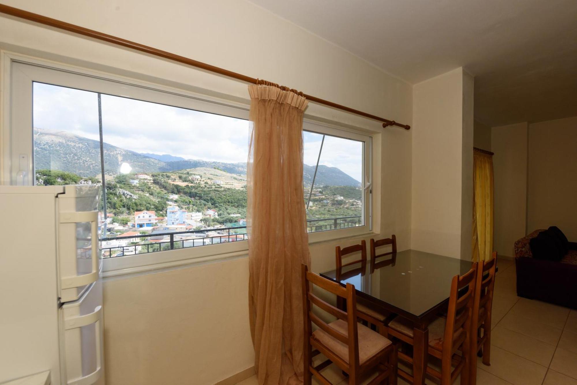 Vasili'S Family Apartments Himare Eksteriør bilde