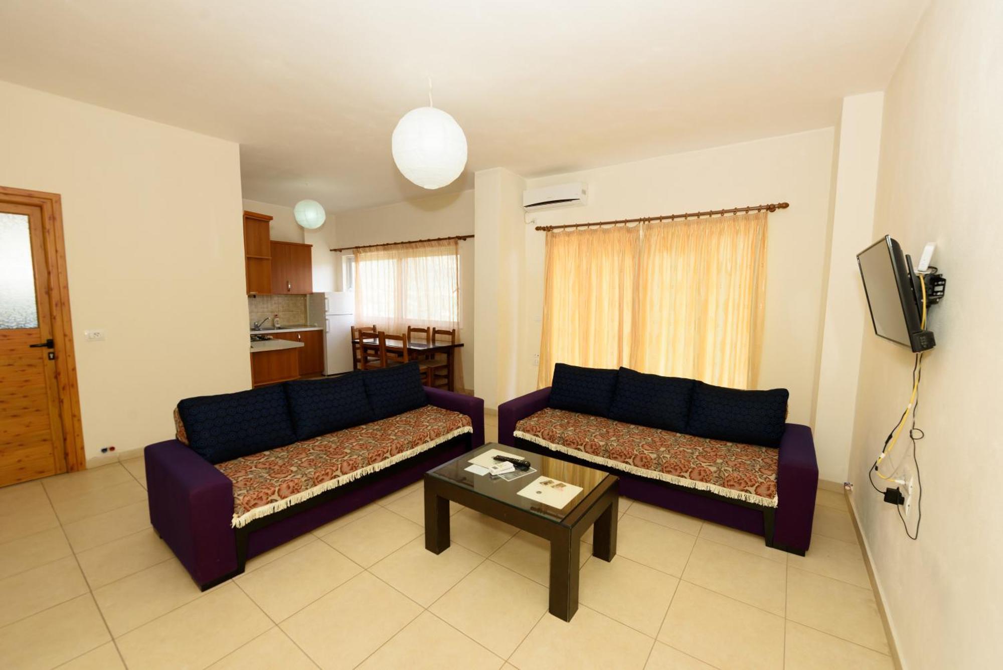 Vasili'S Family Apartments Himare Eksteriør bilde