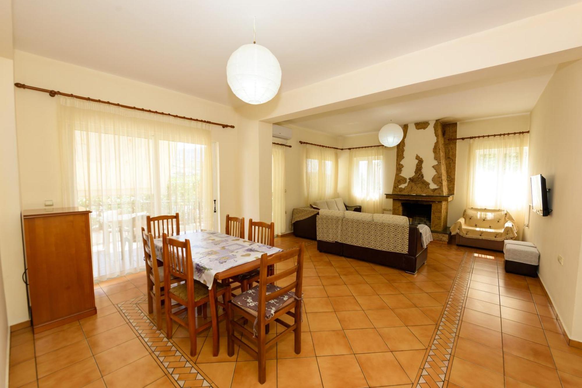 Vasili'S Family Apartments Himare Eksteriør bilde