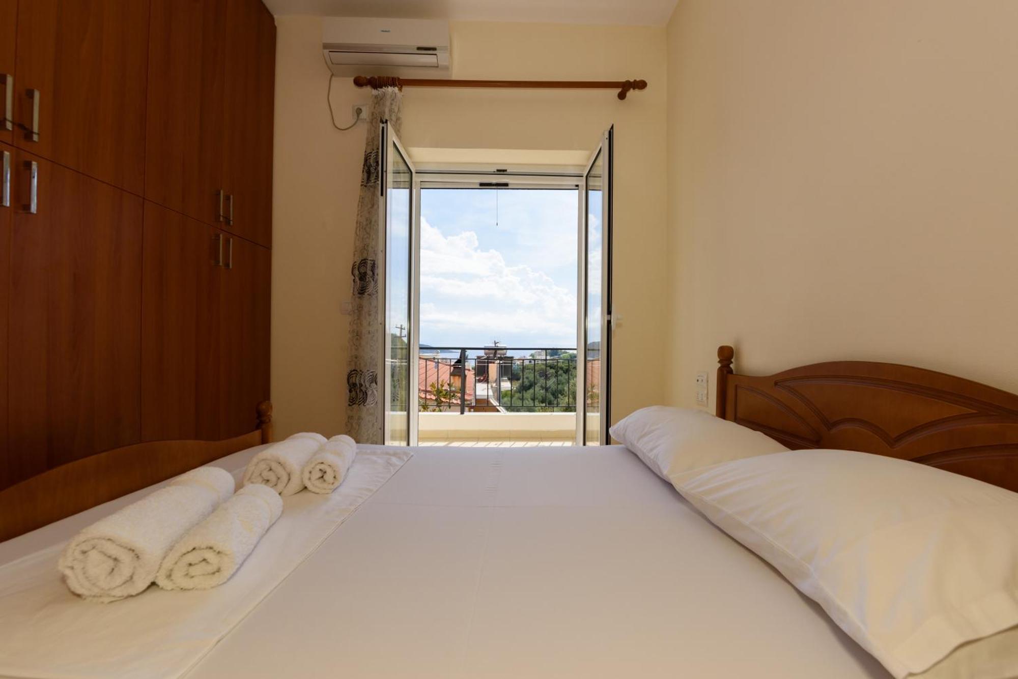 Vasili'S Family Apartments Himare Eksteriør bilde