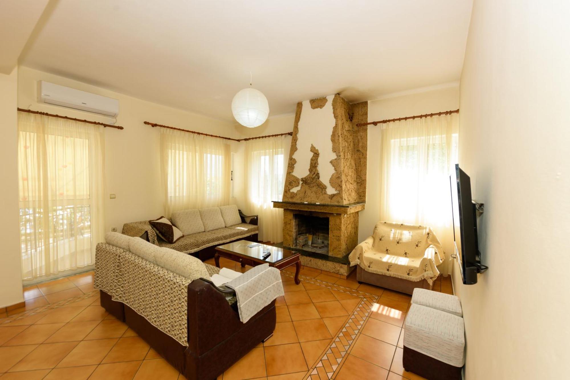 Vasili'S Family Apartments Himare Eksteriør bilde