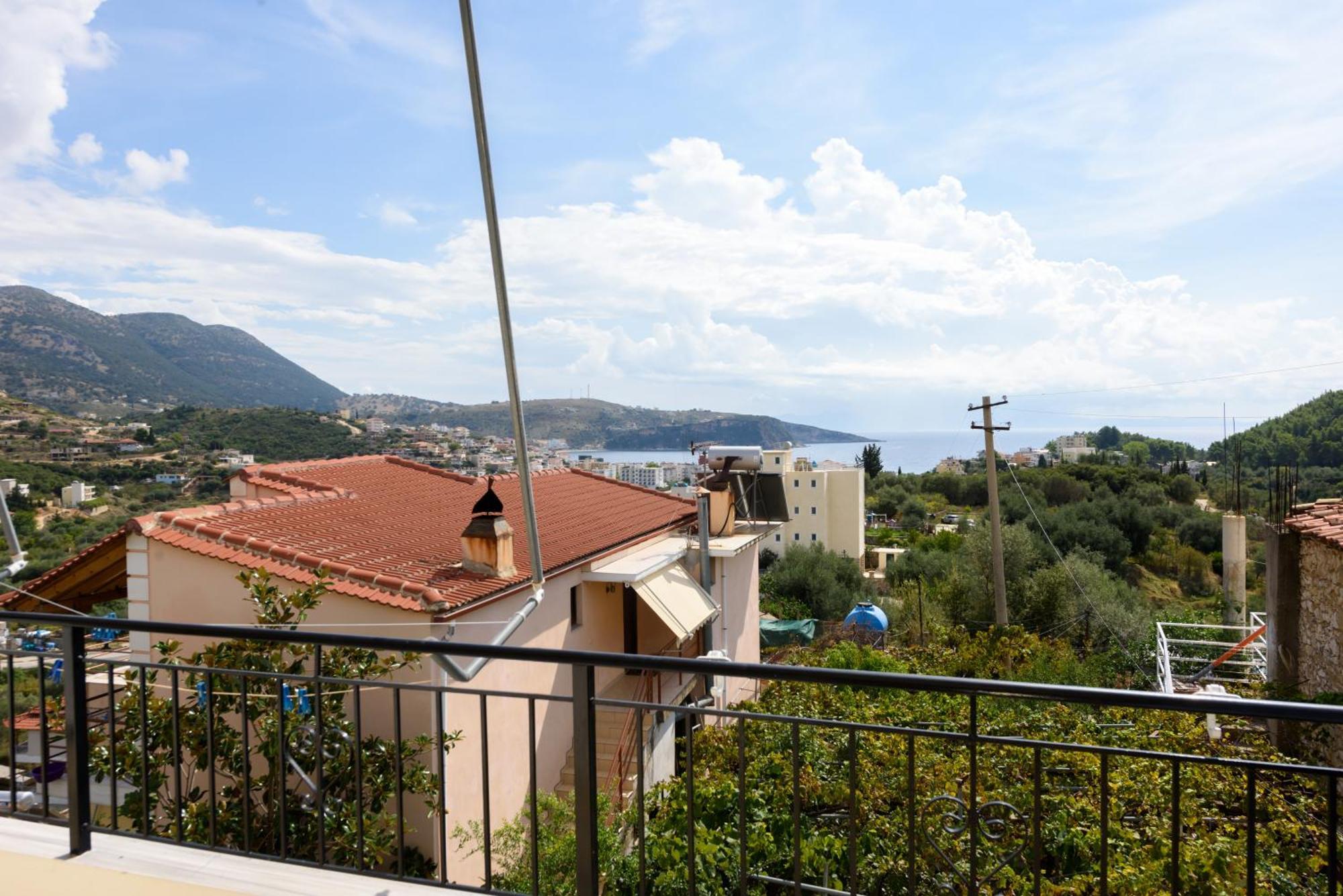Vasili'S Family Apartments Himare Eksteriør bilde