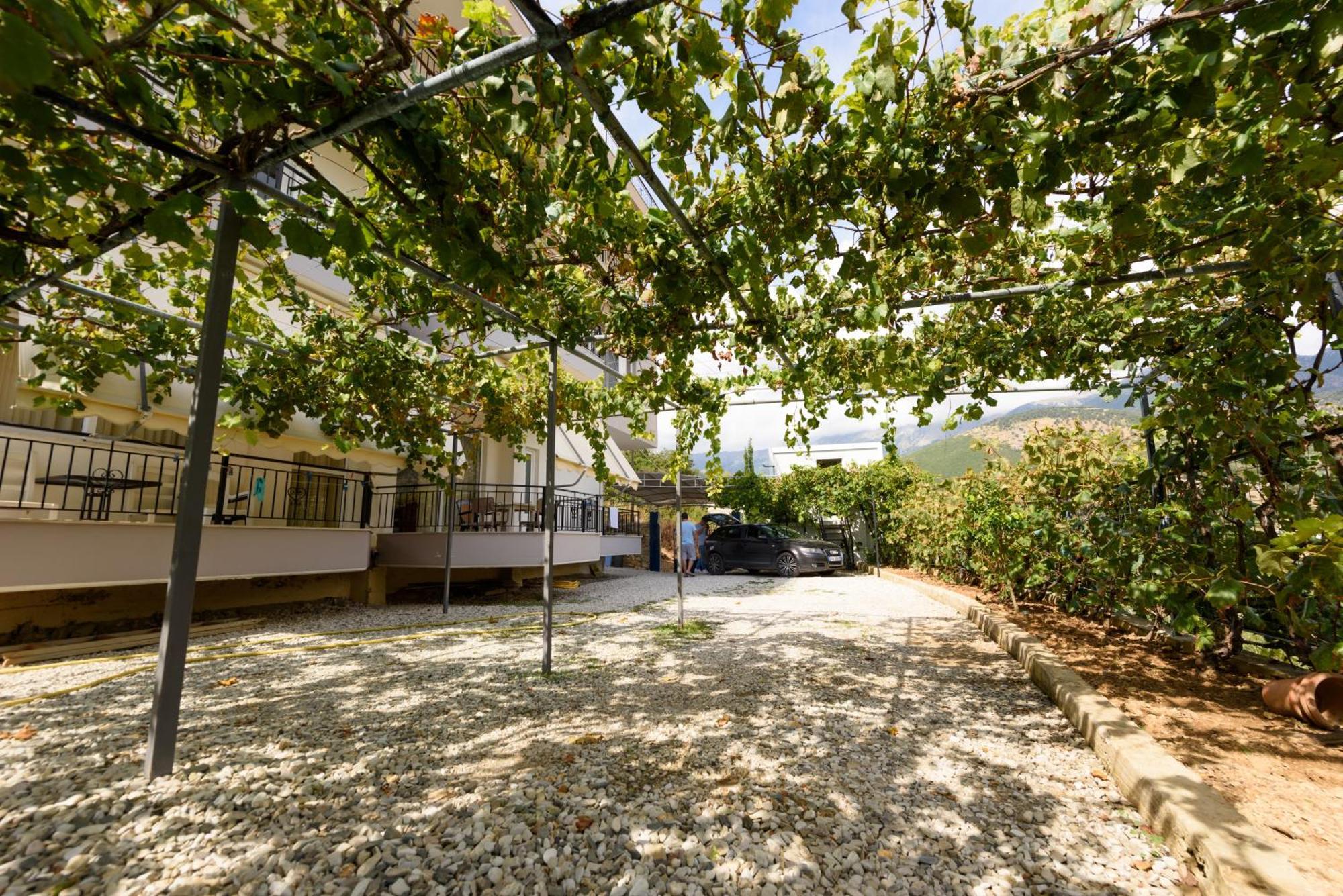 Vasili'S Family Apartments Himare Eksteriør bilde