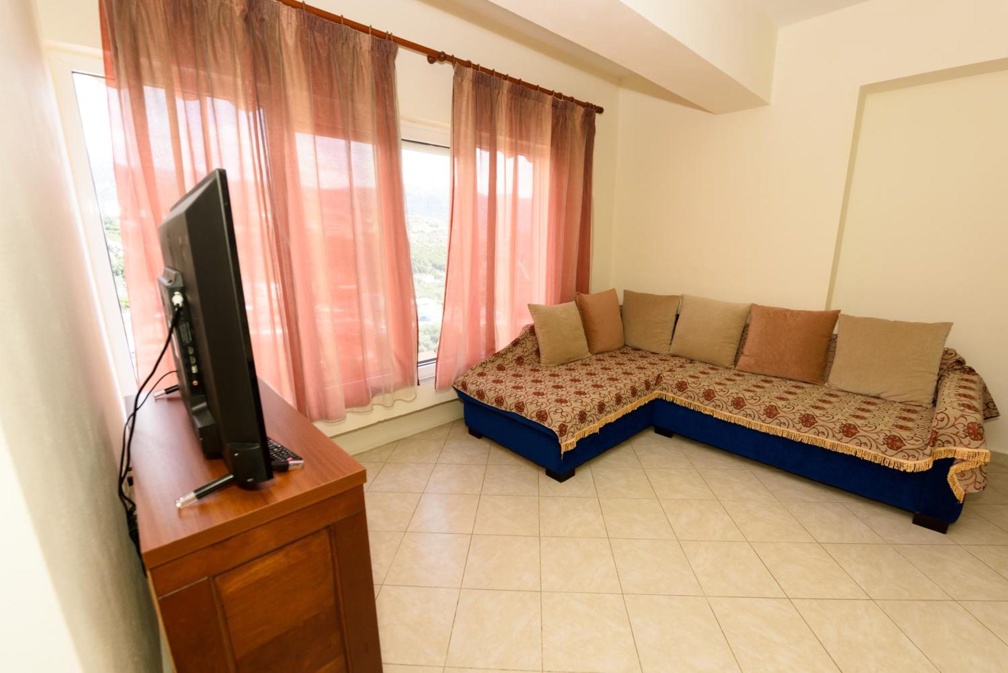 Vasili'S Family Apartments Himare Eksteriør bilde