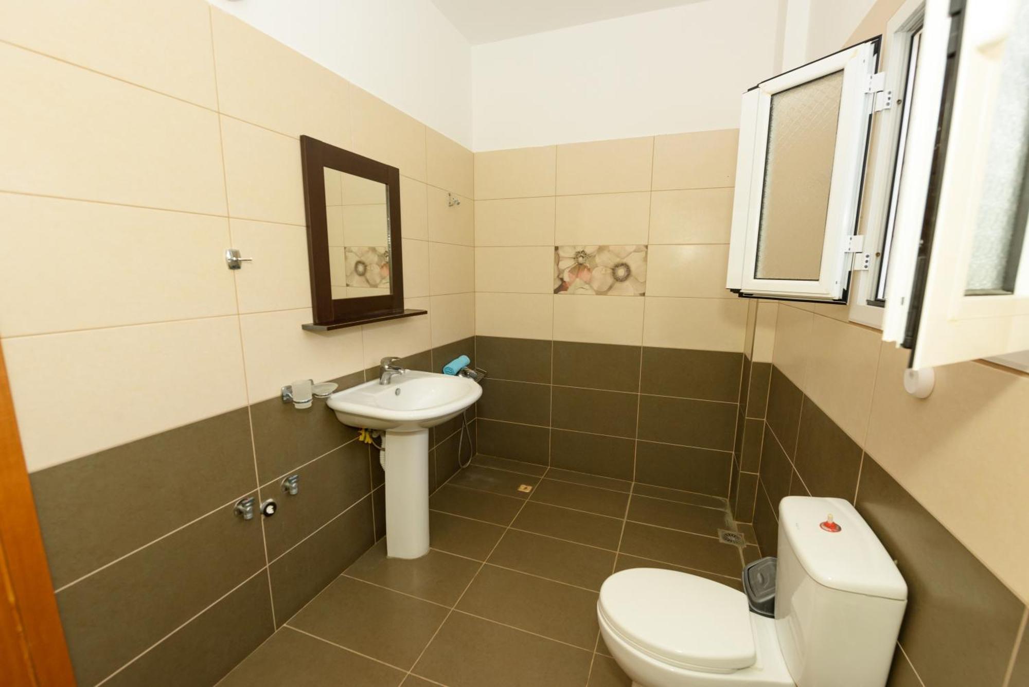 Vasili'S Family Apartments Himare Eksteriør bilde