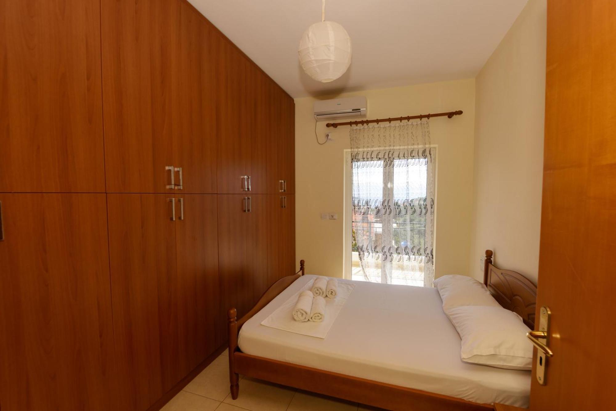 Vasili'S Family Apartments Himare Eksteriør bilde