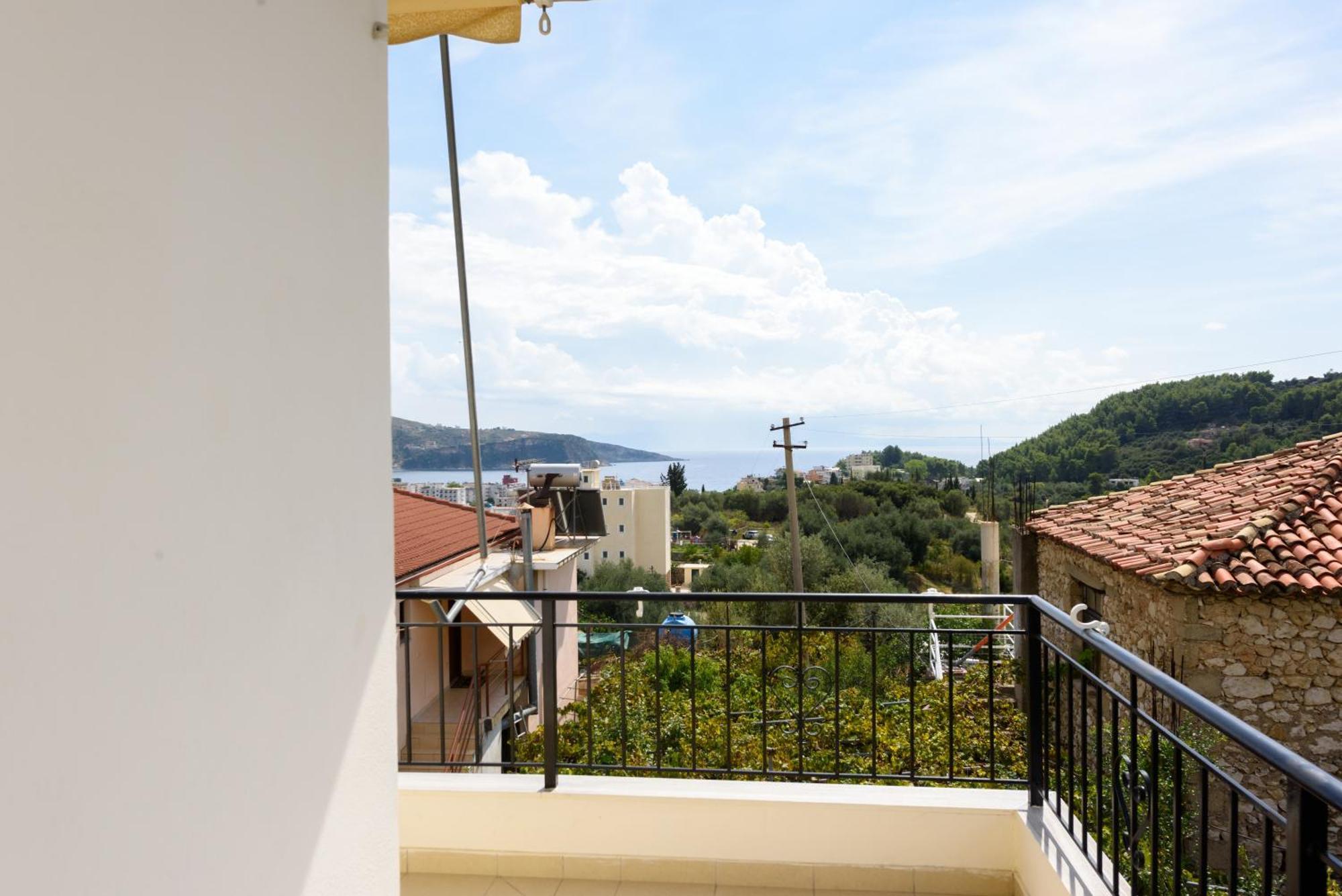 Vasili'S Family Apartments Himare Eksteriør bilde