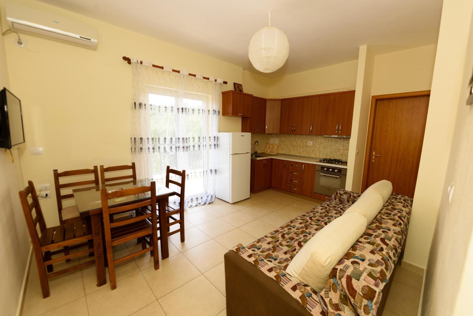 Vasili'S Family Apartments Himare Eksteriør bilde