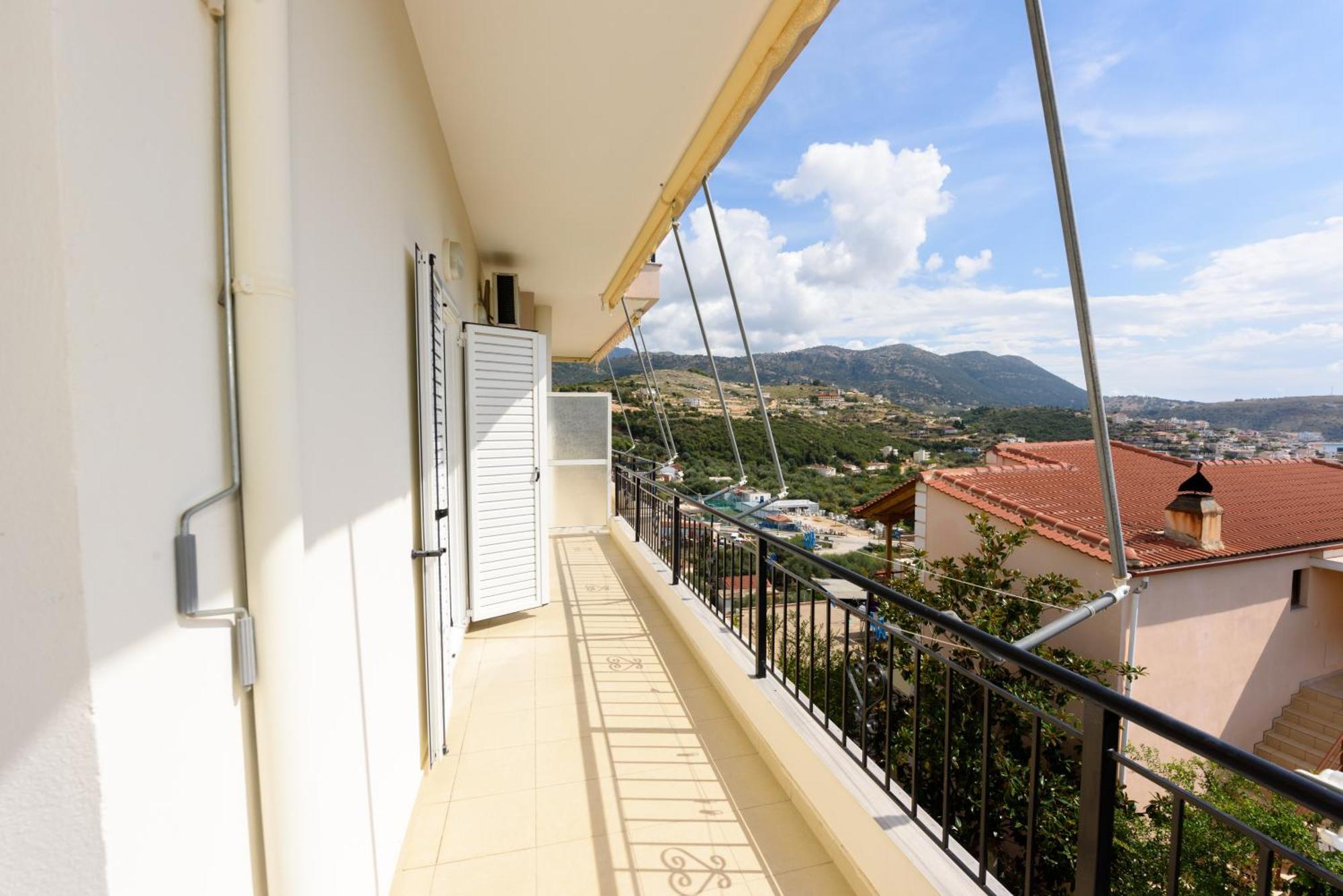 Vasili'S Family Apartments Himare Eksteriør bilde